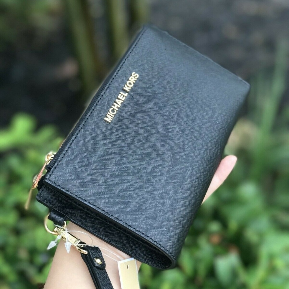 Michael Kors Jet Set Zip Wristlet Leather Wallet
